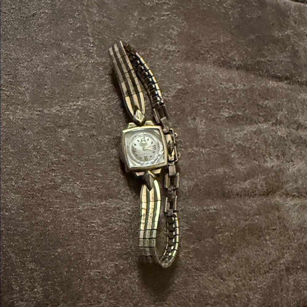 Vintage Gold-Tone Women's Bracelet Watch with Cream Dial - Picture 5 of 7